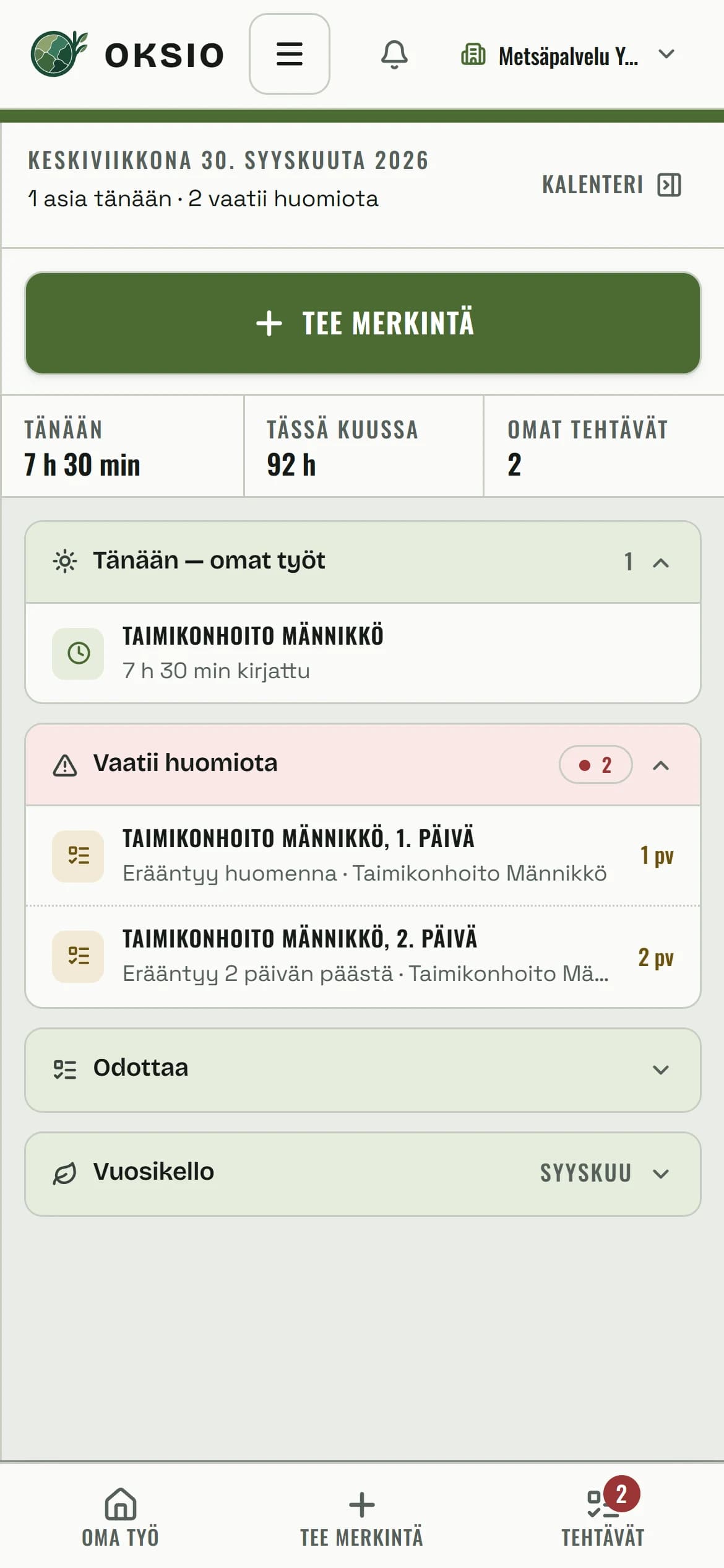 Puhelinnäkymä 30.9.2026: Tee merkintä -painike, tänään 7 h 30 min, tässä kuussa 92 h, omat tehtävät 2; tänään kirjattu Taimikonhoito Männikkö, ja vaatii huomiota -kohdassa saman työmaan 1. ja 2. päivän tehtävät; alapalkissa Oma työ, Tee merkintä ja Tehtävät.